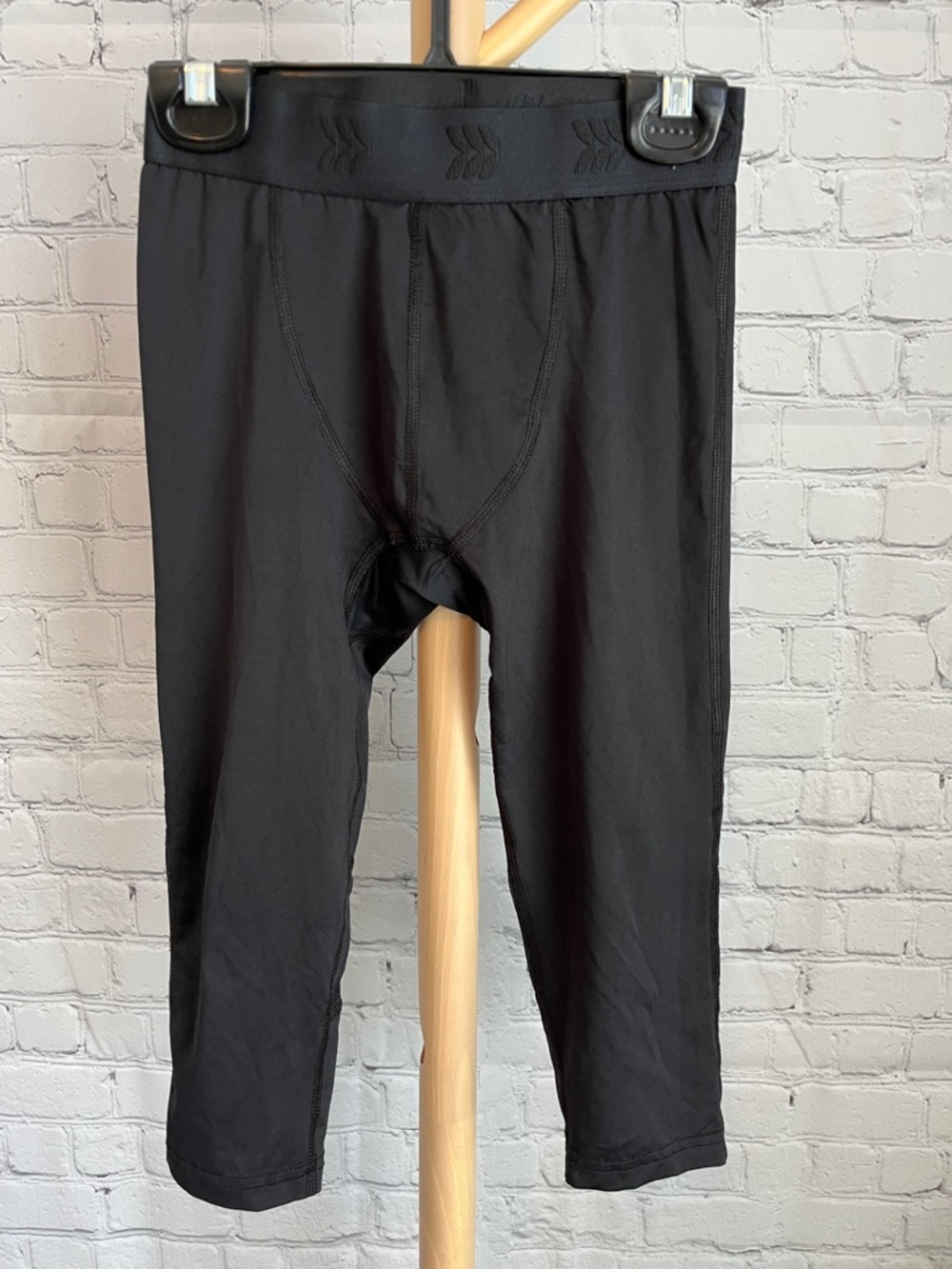 ⭐️⭐️ PICK 5 /$20 All in Motion Boys Black Mid-Length Athletic Compression Tights